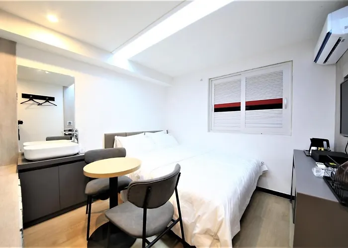 Laon Hotel